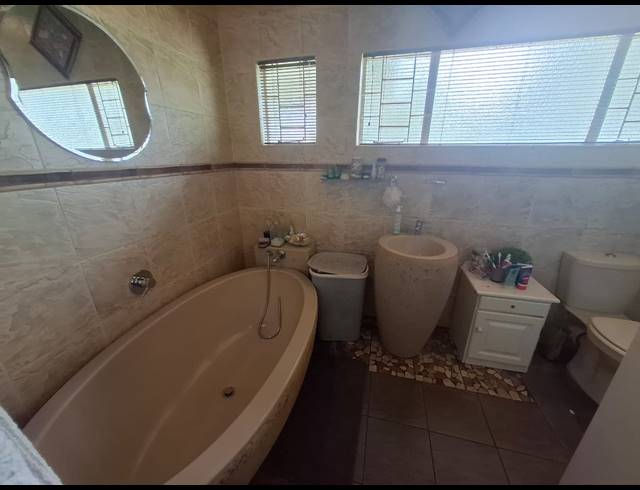 4 BEDROOM HOUSE FOR SALE IN MEYERTON CENTRAL